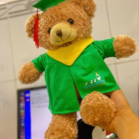 Cuahanggaubong.com sản xuất gấu bông yêu thương cho trường mầm non Mother Goose Academy